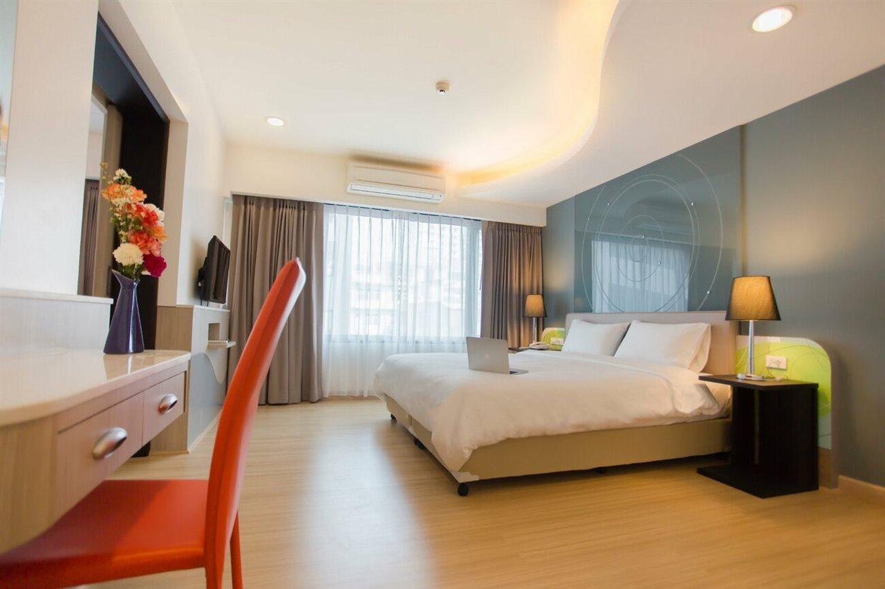 Grand Tower Inn Sathorn Hotel Банкок Екстериор снимка