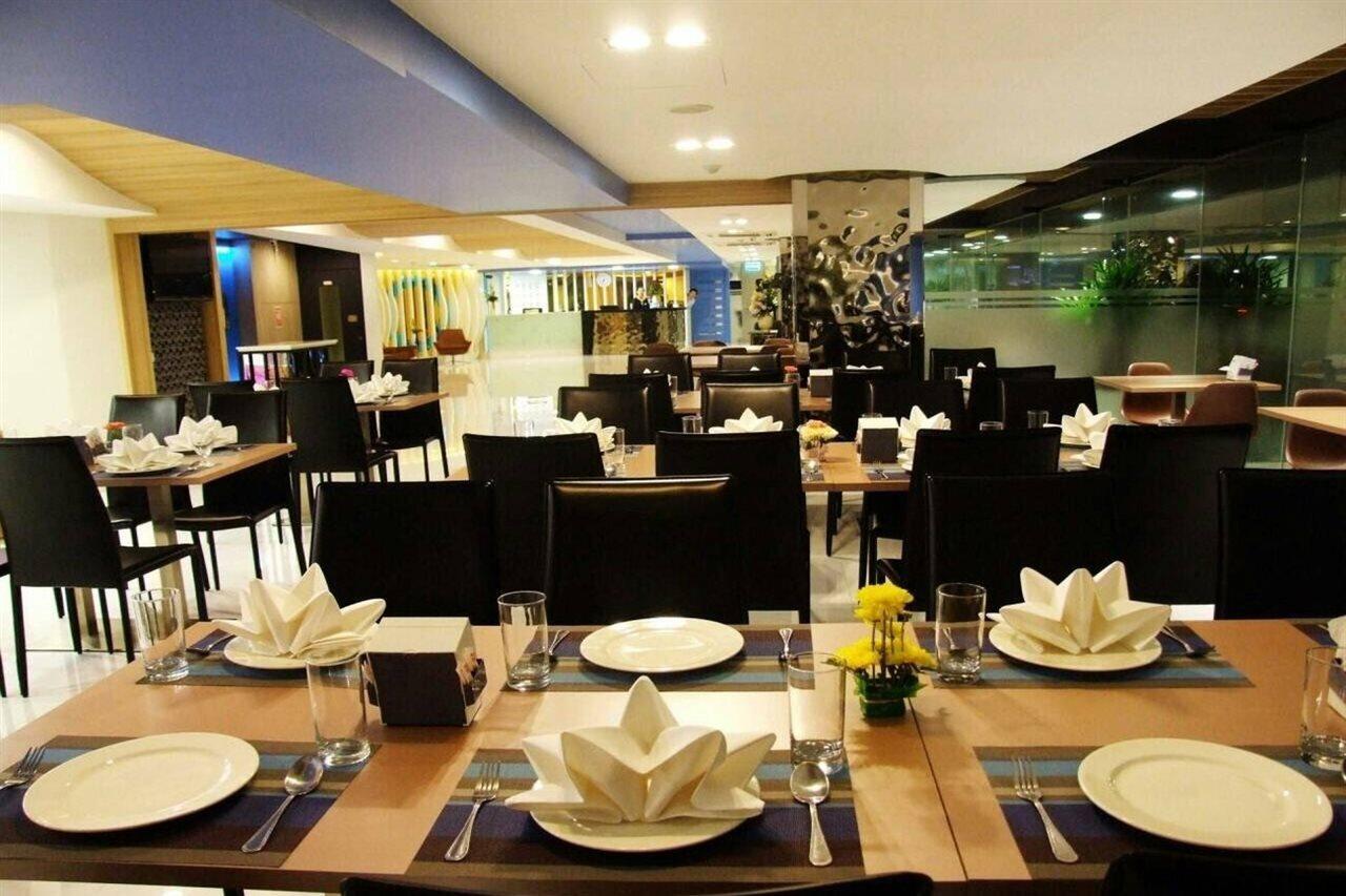 Grand Tower Inn Sathorn Hotel Банкок Екстериор снимка