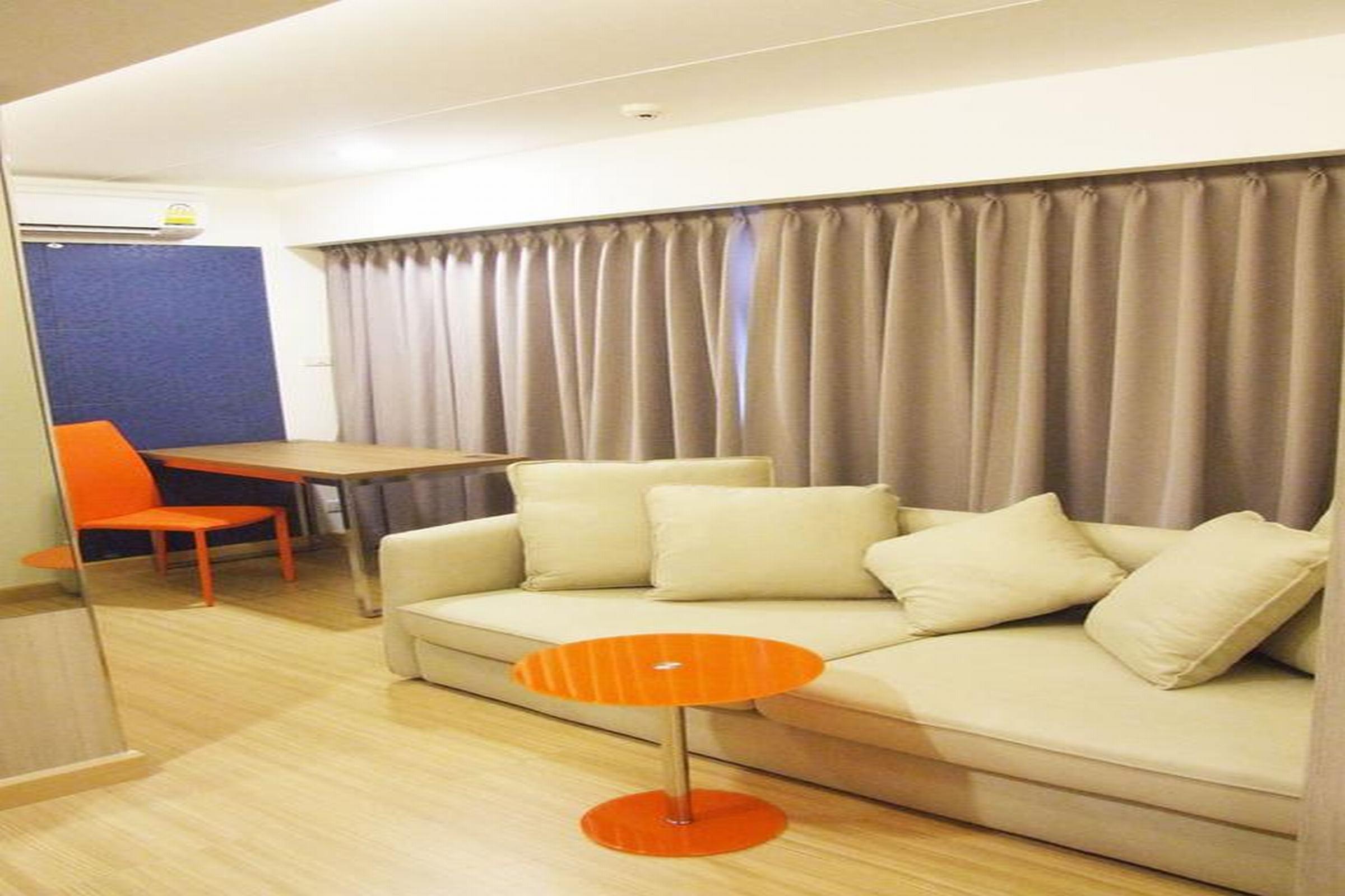 Grand Tower Inn Sathorn Hotel Банкок Екстериор снимка