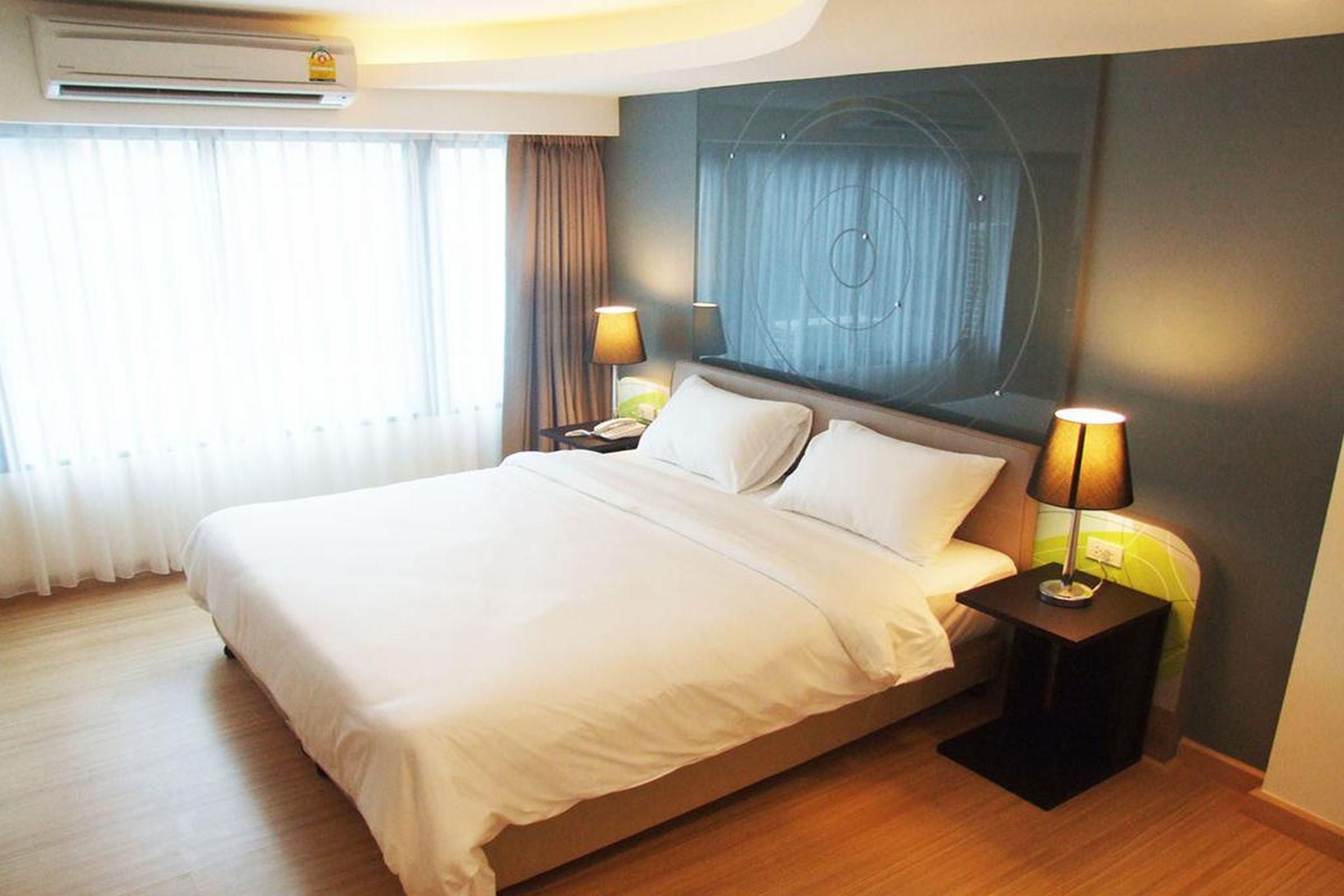 Grand Tower Inn Sathorn Hotel Банкок Екстериор снимка