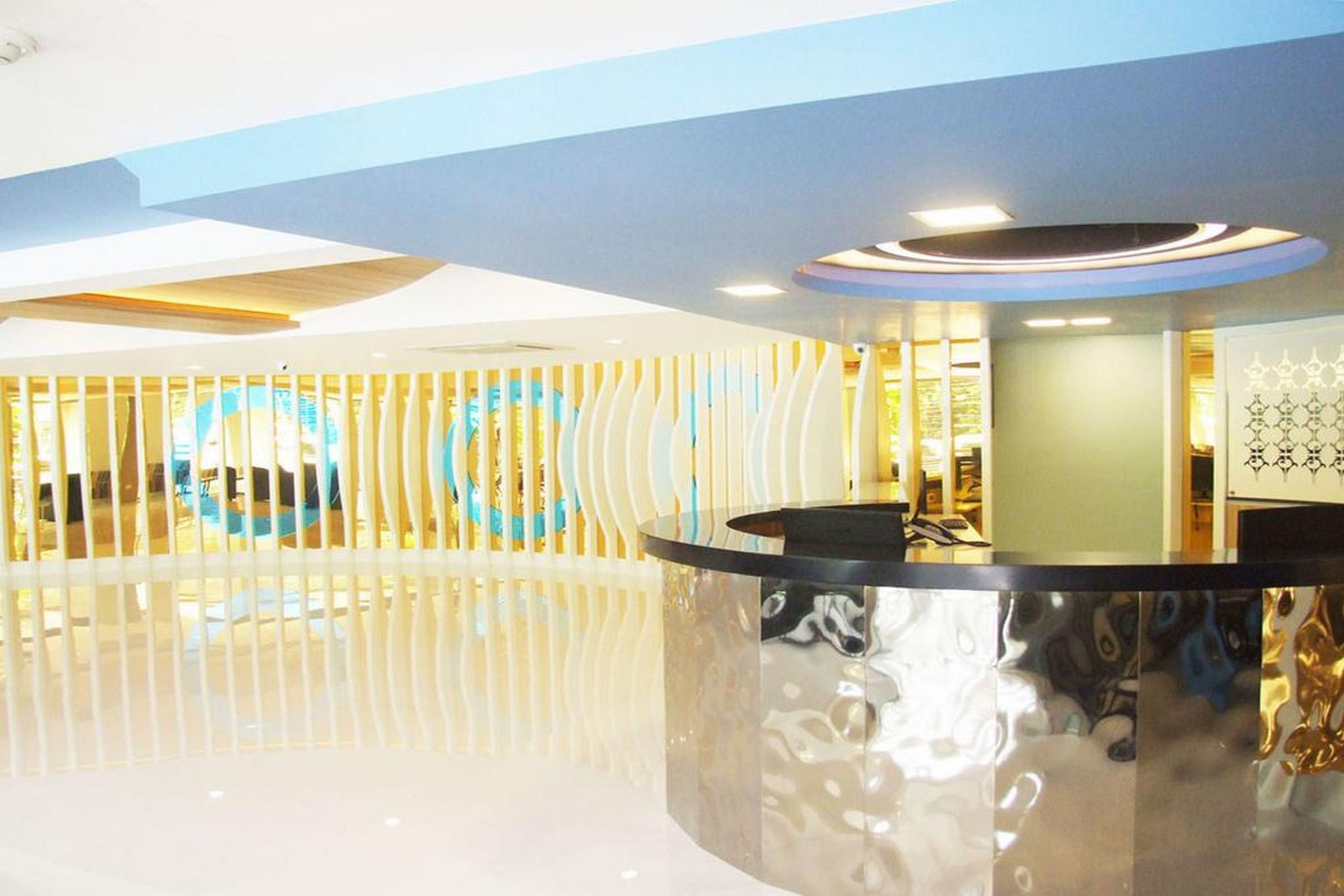 Grand Tower Inn Sathorn Hotel Банкок Екстериор снимка