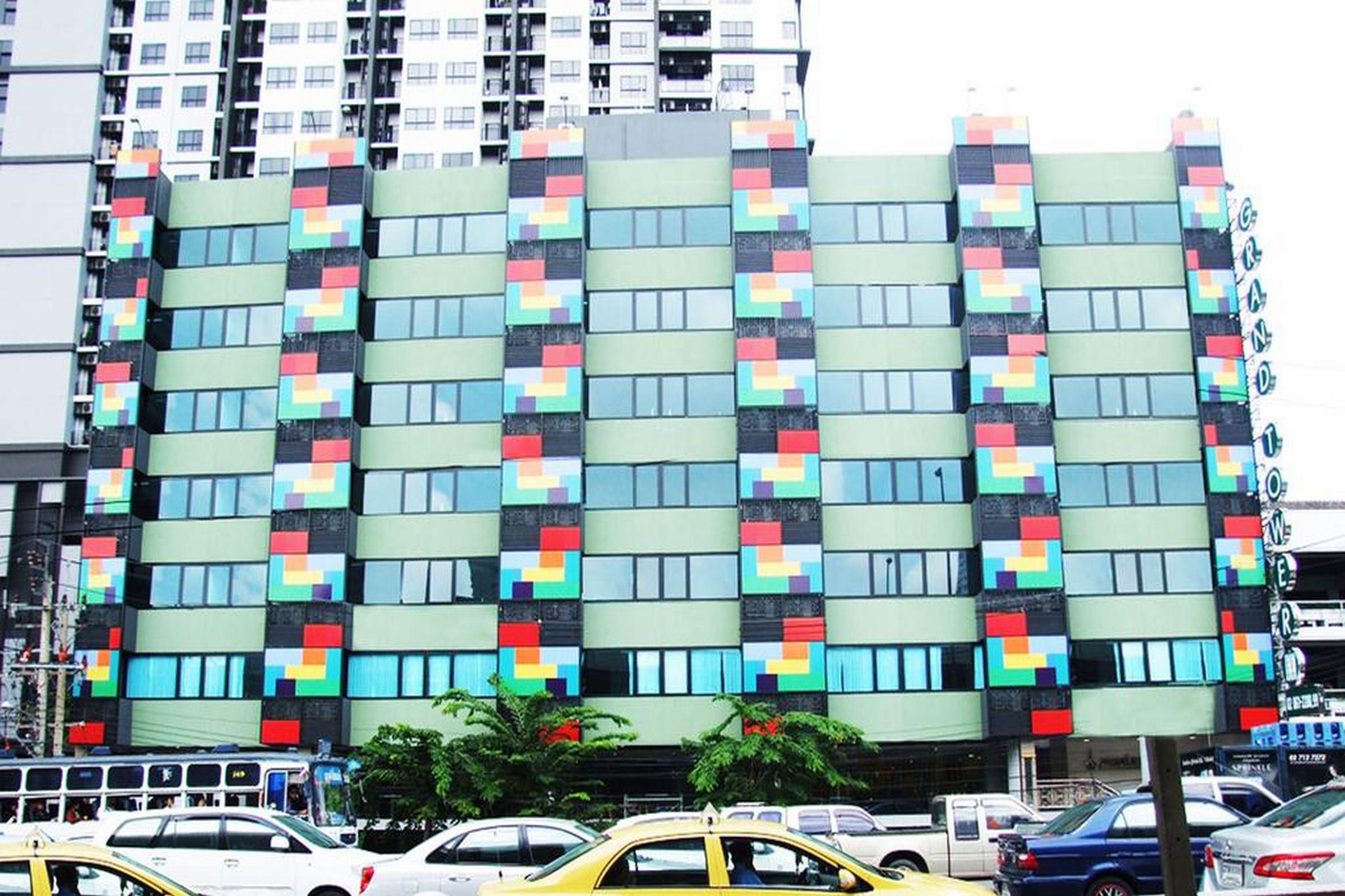 Grand Tower Inn Sathorn Hotel Банкок Екстериор снимка