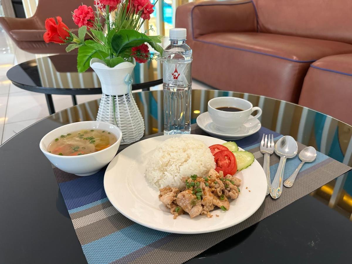 Grand Tower Inn Sathorn Hotel Банкок Екстериор снимка