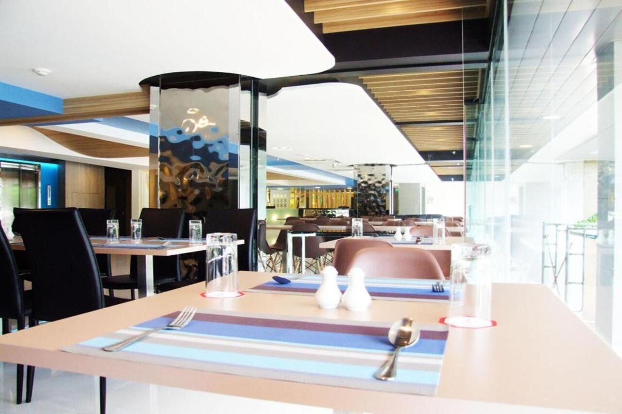 Grand Tower Inn Sathorn Hotel Банкок Екстериор снимка