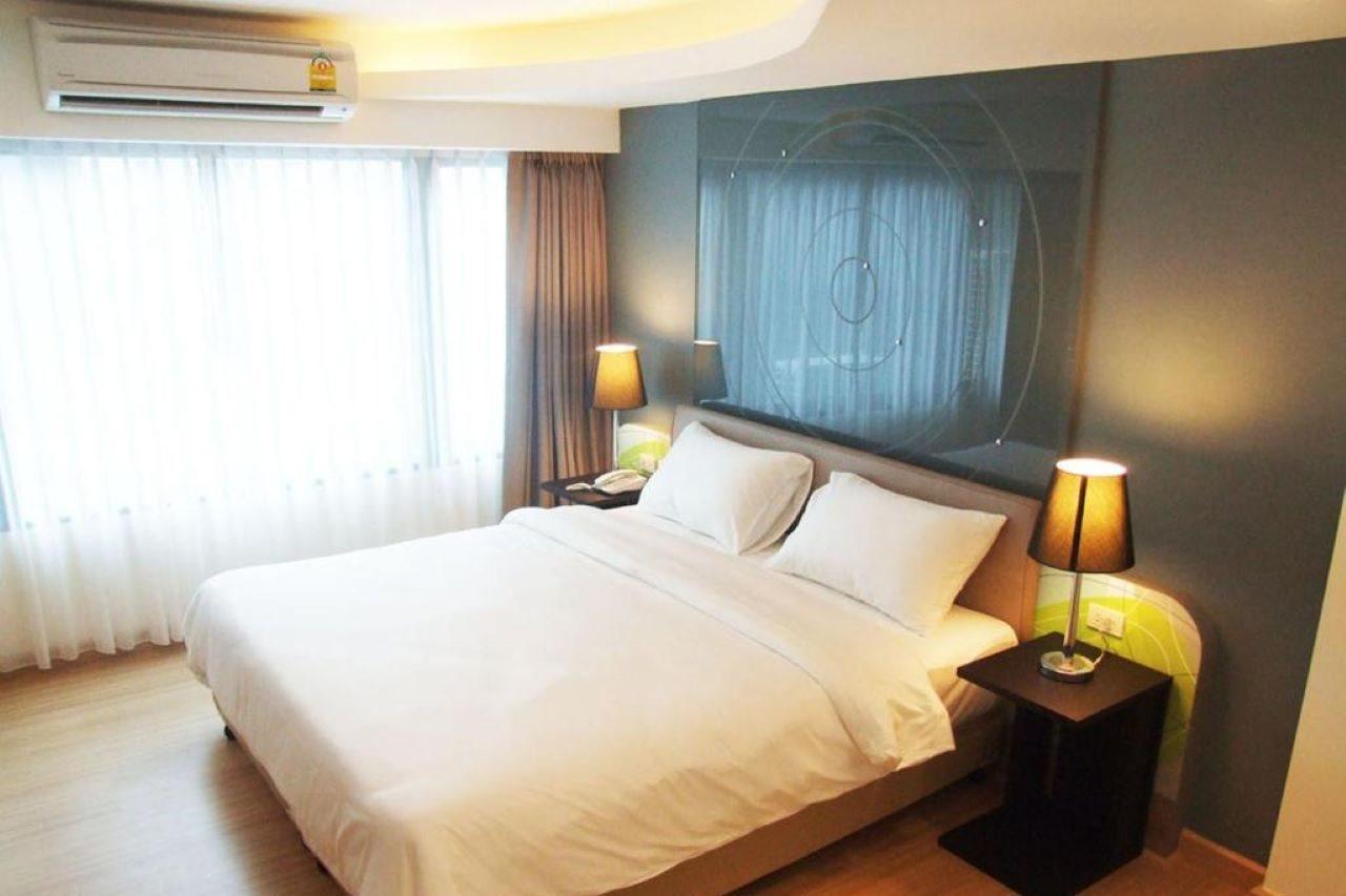 Grand Tower Inn Sathorn Hotel Банкок Екстериор снимка