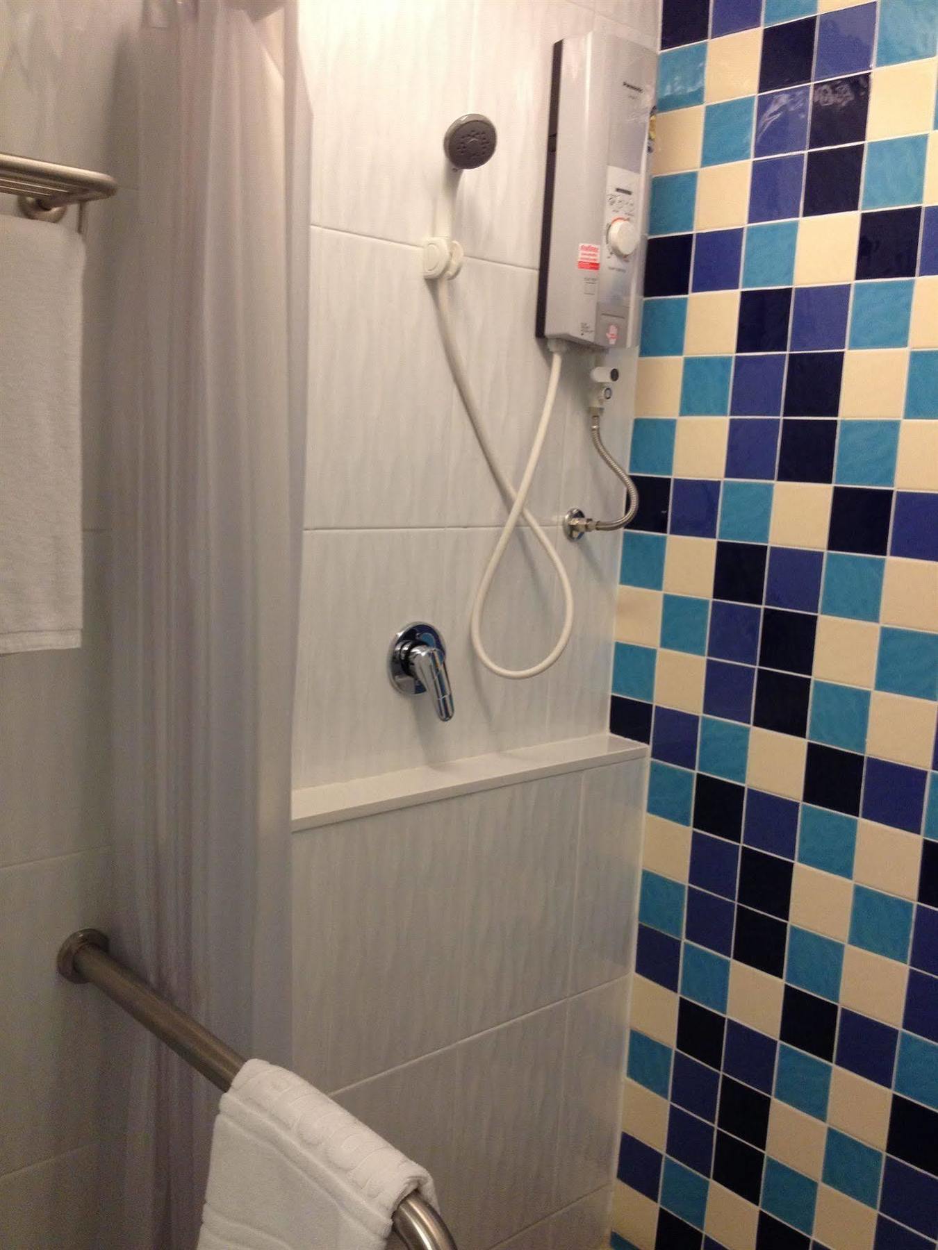 Grand Tower Inn Sathorn Hotel Банкок Екстериор снимка