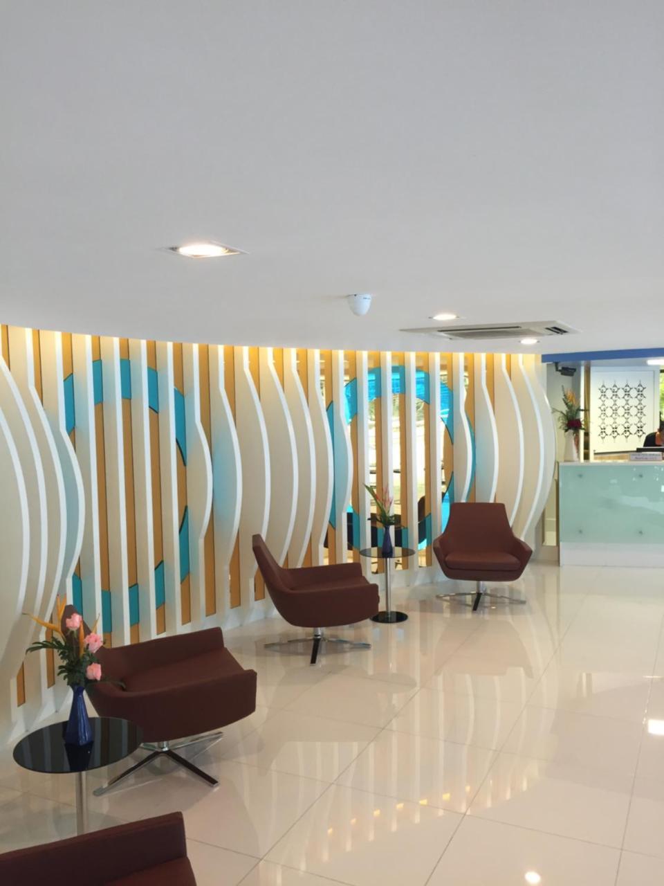 Grand Tower Inn Sathorn Hotel Банкок Екстериор снимка